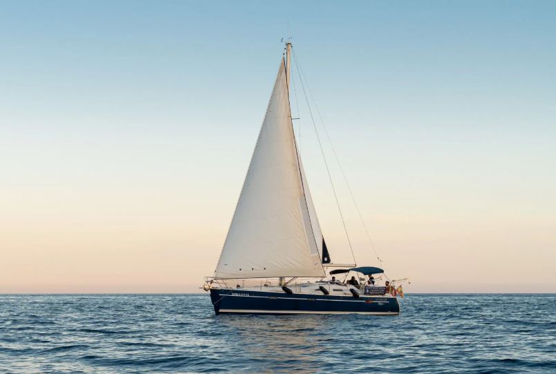 Velero "Tía Rosario" 12m para charter y alquiler en Almería