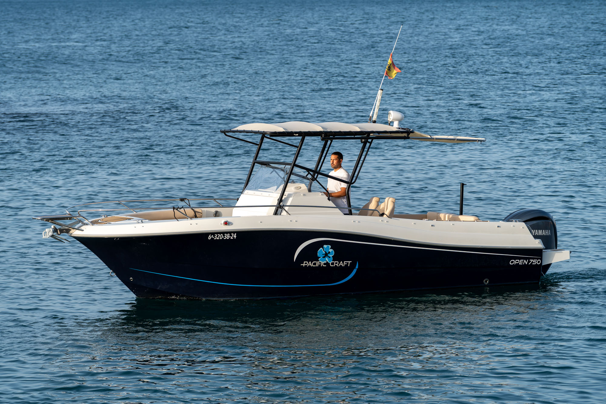 Lancha rápida "Capitán Cara" 7,5m para alquiler en la costa de Almería